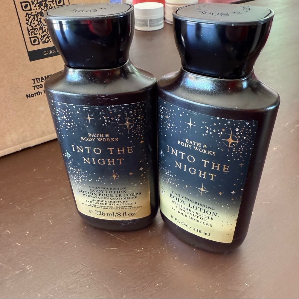 Bath & Body Works Into the Night Lotion - Midnight Black and Shimmering Gold 2